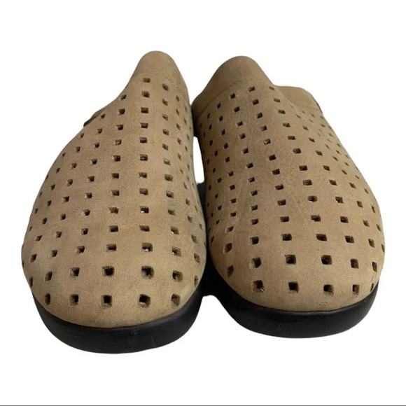 Propet Leather Slip On Comfort Shoes Laser Cut Size 9.5 EUR 40 - Picture 4 of 11